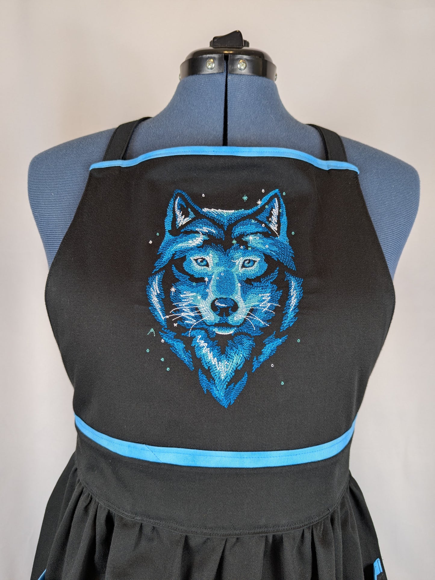Spectacular Wolf Apron